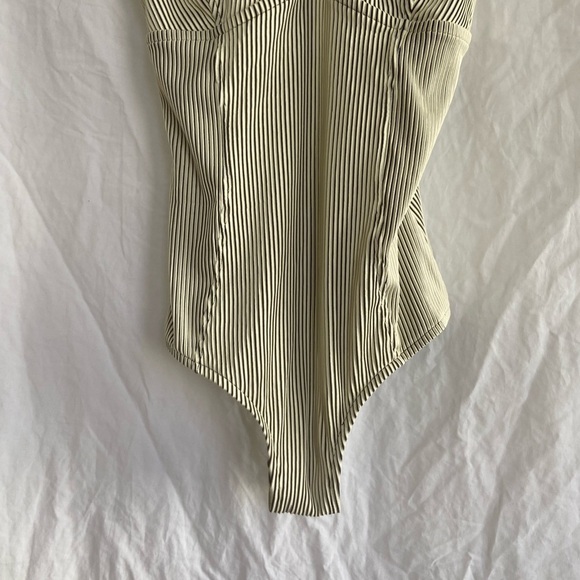 Zulu & Zephyr Husk Stripe Textured One Piece Swimsuit Size 6 - Picture 4 of 12